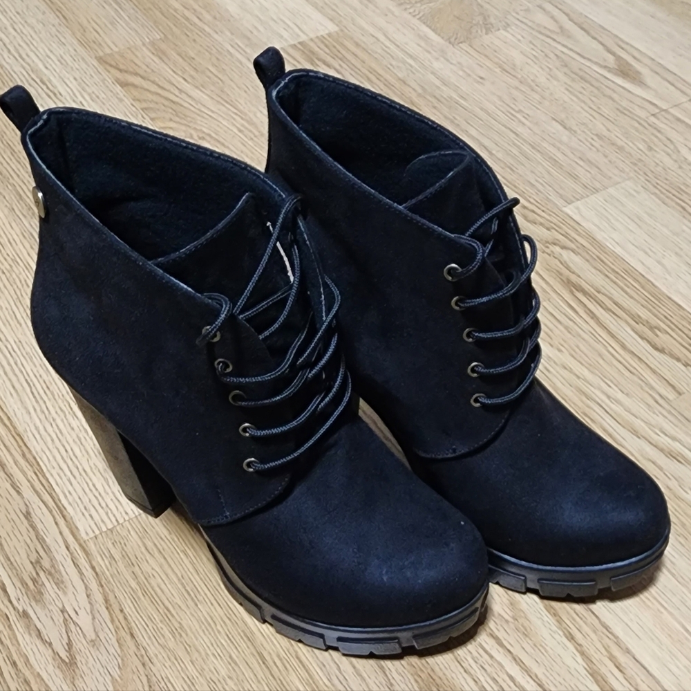 Booties - Picture 4 of 5